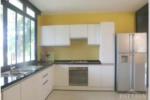 Casa de 4 dormitorios en Pattaya, Tailandia № 243133 - foto 5
