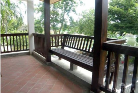 Casa de 4 dormitorios en Pattaya, Tailandia № 243133 - foto 10