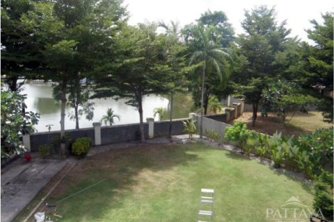Casa de 4 dormitorios en Pattaya, Tailandia № 243133 - foto 11