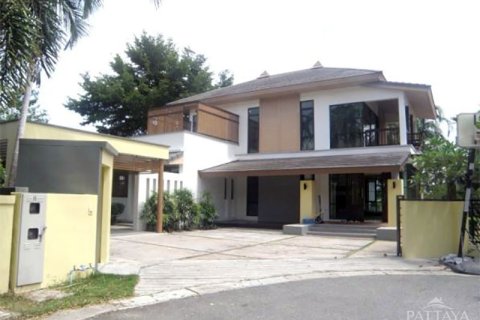 Casa de 4 dormitorios en Pattaya, Tailandia № 243133