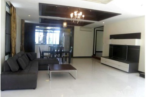 Casa de 4 dormitorios en Pattaya, Tailandia № 243133 - foto 3