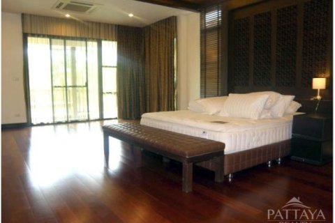 Casa de 4 dormitorios en Pattaya, Tailandia № 243133 - foto 8