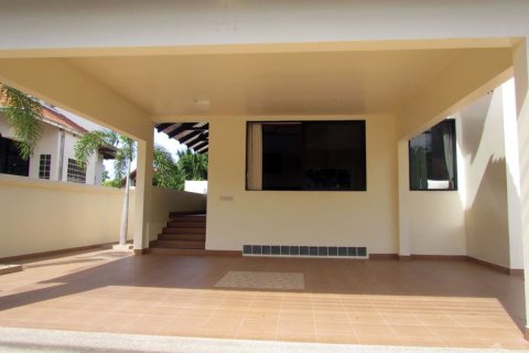 Casa de 3 dormitorios en Pattaya, Tailandia № 243100