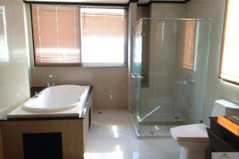 Condominio de 2 dormitorios en Pattaya, Tailandia № 242394 - foto 3