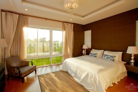 Casa de 3 dormitorios en Pattaya, Tailandia № 243349