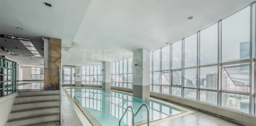 Condo in Bangkok, Thailand, 3 bedrooms  № 187781