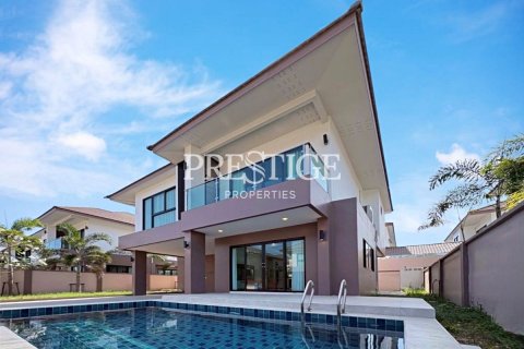House in Pattaya, Thailand 4 bedrooms № 250199