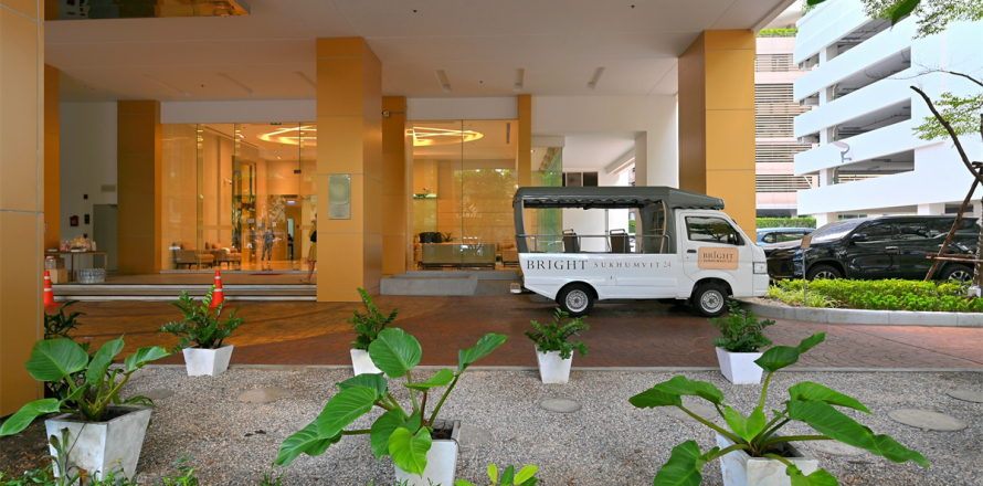 Condominio de 3 dormitorios en Bangkok, Tailandia № 190200