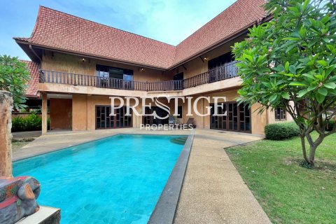 House in Pattaya, Thailand 4 bedrooms № 250675