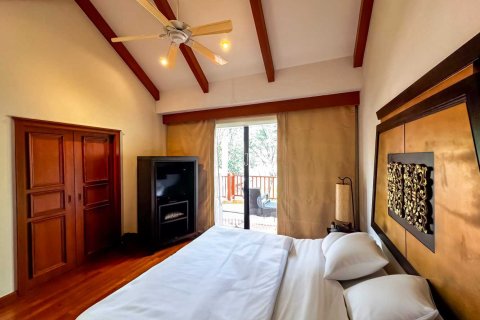 Casa de 3 dormitorios en Bang Tao, Tailandia № 84833 - foto 17