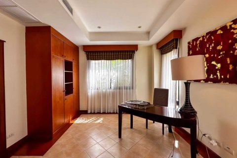 Casa de 3 dormitorios en Bang Tao, Tailandia № 84833 - foto 9
