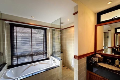 Casa de 3 dormitorios en Bang Tao, Tailandia № 84833 - foto 23