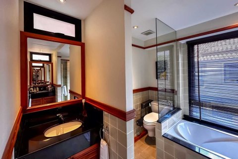 Casa de 3 dormitorios en Bang Tao, Tailandia № 84833 - foto 22