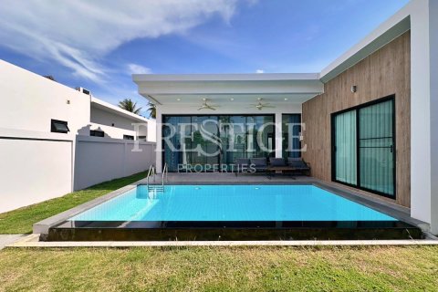 Casa de 3 dormitorios en Pattaya, Tailandia № 250007