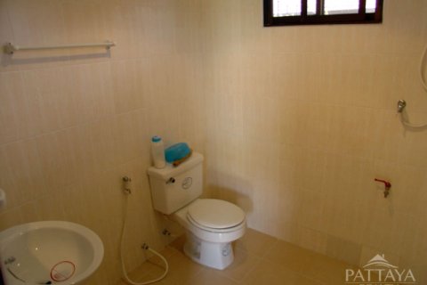 Casa de 4 dormitorios en Pattaya, Tailandia № 243079 - foto 2