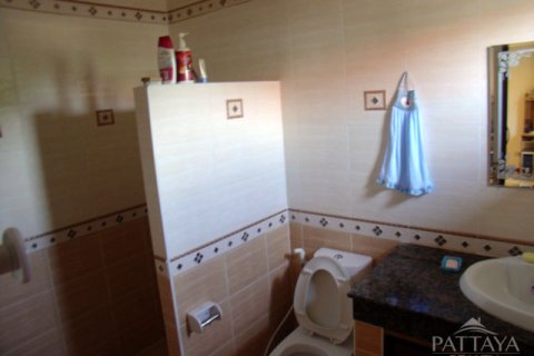 Casa de 4 dormitorios en Pattaya, Tailandia № 243079 - foto 15