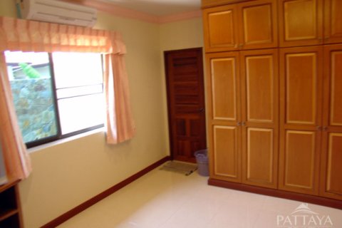 Casa de 4 dormitorios en Pattaya, Tailandia № 243079 - foto 12