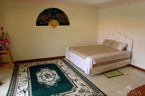 Casa de 4 dormitorios en Pattaya, Tailandia № 243079 - foto 6