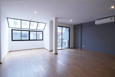 Casa de 3 dormitorios en Watthana, Bangkok, Tailandia № 244906 - foto 9