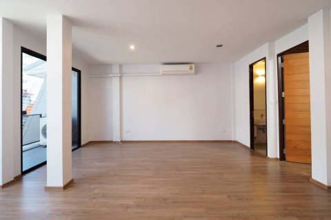 Casa de 3 dormitorios en Watthana, Bangkok, Tailandia № 244906 - foto 8