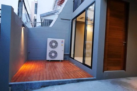 Casa de 3 dormitorios en Watthana, Bangkok, Tailandia № 244906 - foto 4