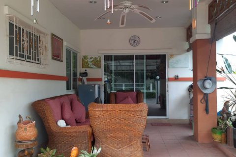 Casa de 2 dormitorios en Pattaya, Tailandia № 243198 - foto 2