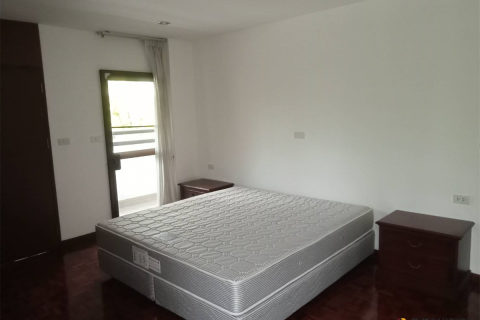 Apartment in Bangkok, Thailand 3 bedrooms № 249743