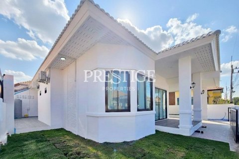 Casa de 3 dormitorios en Pattaya, Tailandia № 250190
