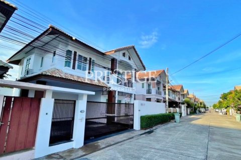 Casa de 3 dormitorios en Pattaya, Tailandia № 250633