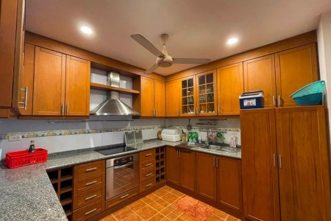 Chalet de 5 dormitorios en Pattaya, Tailandia № 241959 - foto 9
