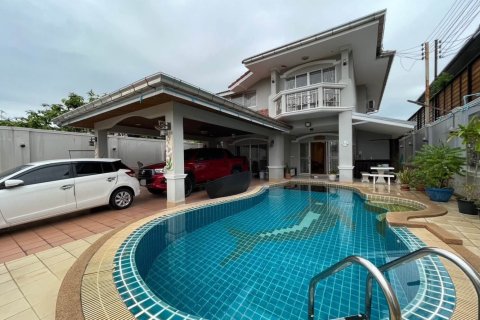 Chalet de 5 dormitorios en Pattaya, Tailandia № 241959