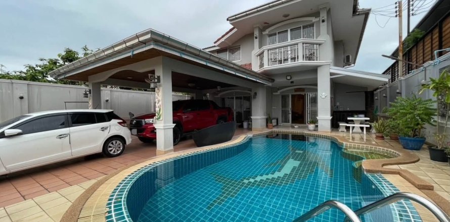 Chalet de 5 dormitorios en Pattaya, Tailandia № 241959