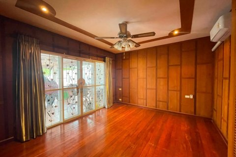 Chalet de 5 dormitorios en Pattaya, Tailandia № 241959 - foto 6