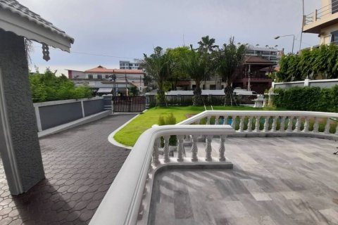 Casa de 3 dormitorios en Pattaya, Tailandia № 243209 - foto 8