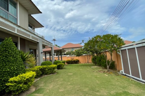 House in Pattaya, Thailand 4 bedrooms № 243210 - photo 5