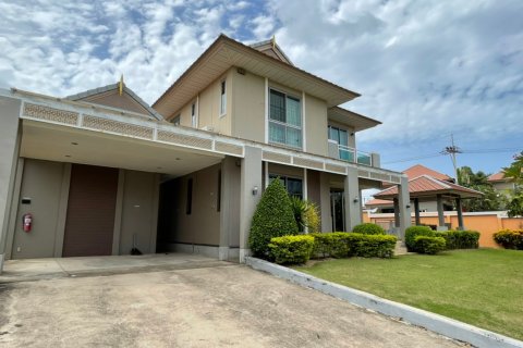 House in Pattaya, Thailand 4 bedrooms № 243210 - photo 1