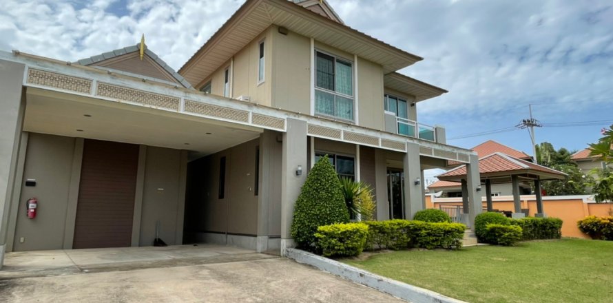House in Pattaya, Thailand 4 bedrooms № 243210
