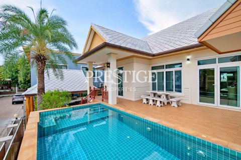 House in Pattaya, Thailand 6 bedrooms № 250225