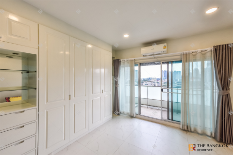 Condo in Bangkok, Thailand, 2 bedrooms  № 241642 - photo 5