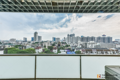 Condo in Bangkok, Thailand, 2 bedrooms  № 241642 - photo 2