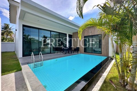 Casa de 3 dormitorios en Pattaya, Tailandia № 250005