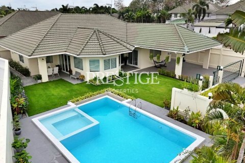 House in Pattaya, Thailand 4 bedrooms № 250351