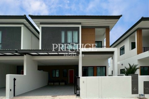 House in Pattaya, Thailand 4 bedrooms № 250273
