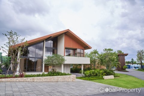 Casa de 3 dormitorios en Pattaya, Tailandia № 163988 - foto 2