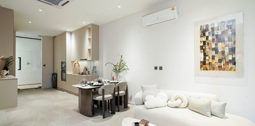 Apartment in Pattaya, Thailand 4 rooms № 241864