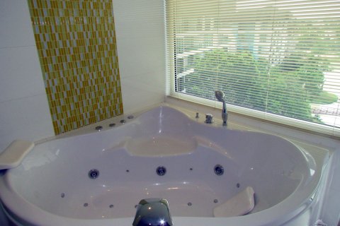 Condominio de 2 dormitorios en Jomtien Beach, Pattaya, Tailandia № 242788 - foto 9