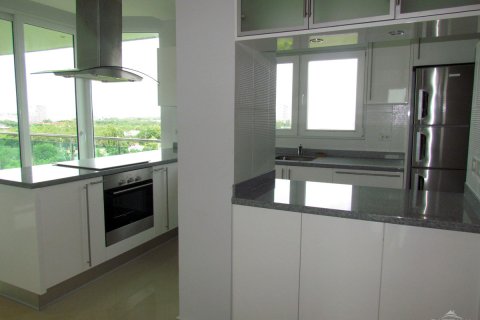 Condominio de 2 dormitorios en Jomtien Beach, Pattaya, Tailandia № 242788 - foto 12