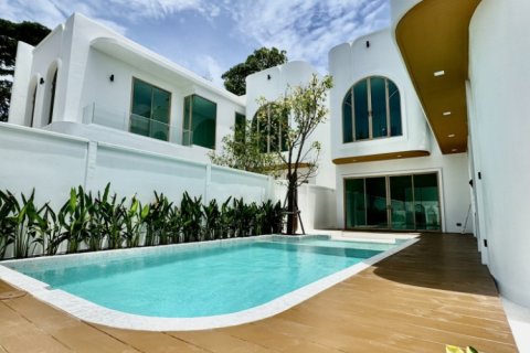 Casa de 5 dormitorios en Jomtien Beach, Pattaya, Tailandia № 134420 - foto 5