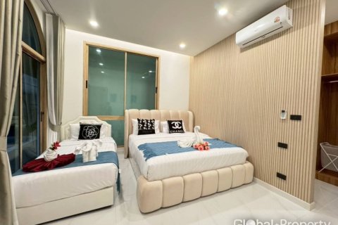 Casa de 5 dormitorios en Jomtien Beach, Pattaya, Tailandia № 134420 - foto 15