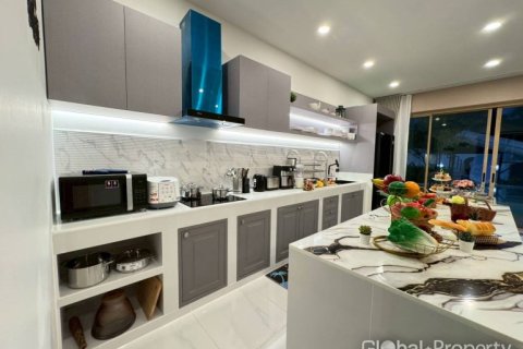 Casa de 5 dormitorios en Jomtien Beach, Pattaya, Tailandia № 134420 - foto 9
